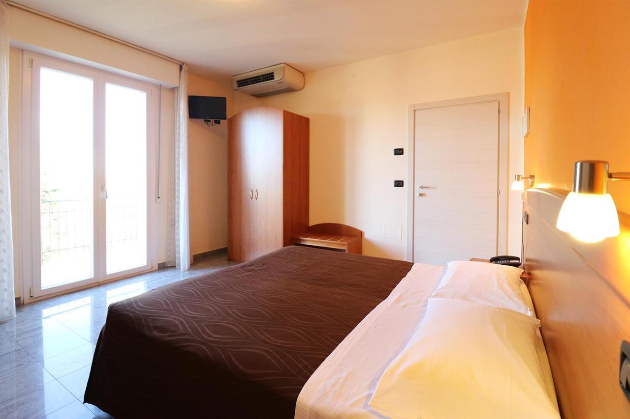 Hotel Sabo' 카스텔마조레 외부 사진